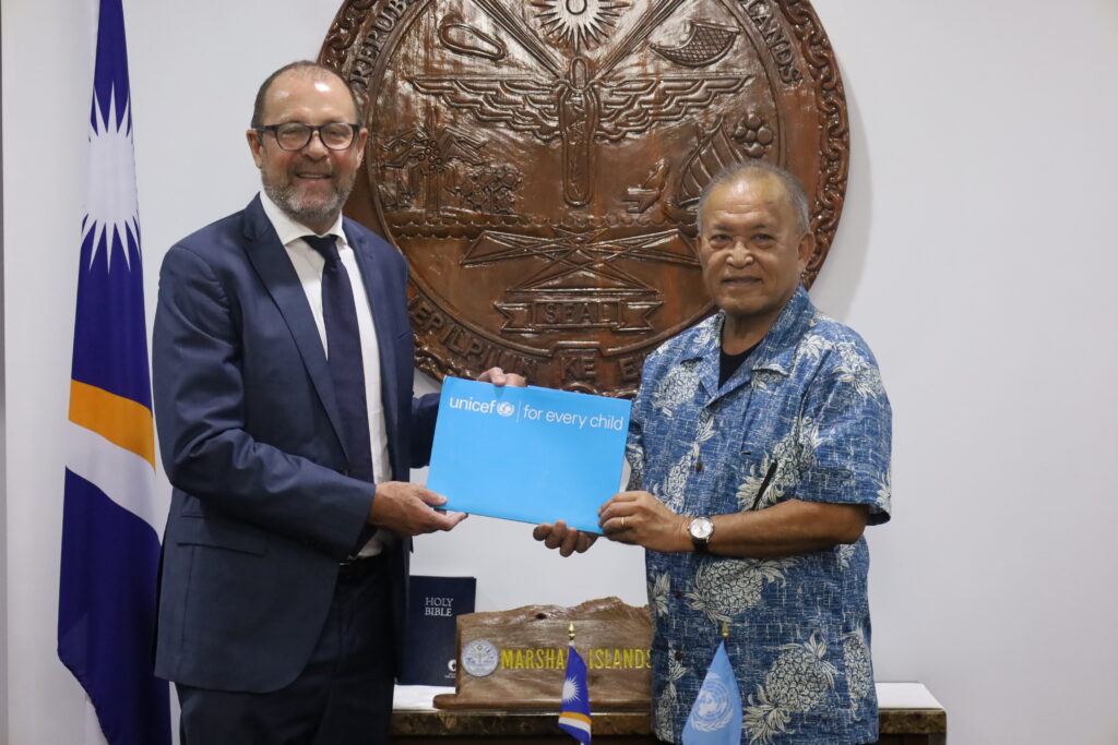 Karuwaineneik tok Mr. Jonathan Veitch, Resident Representative eo jan UNICEF Opij