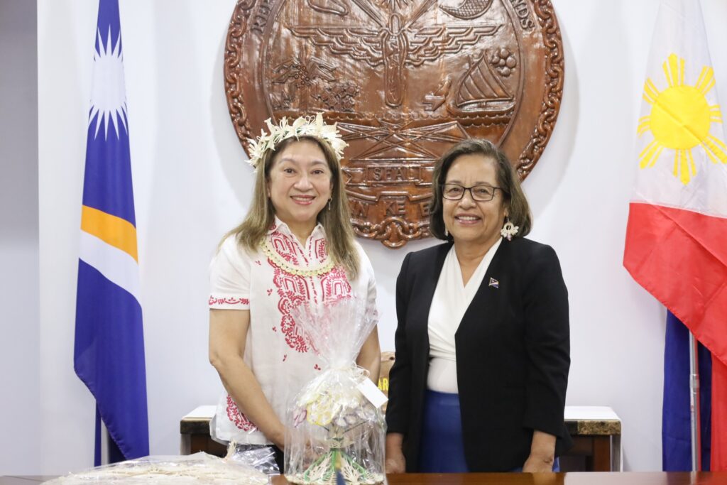 H.E. President Heine Accepts Credentials of New Ambassador from Philippines to RMI