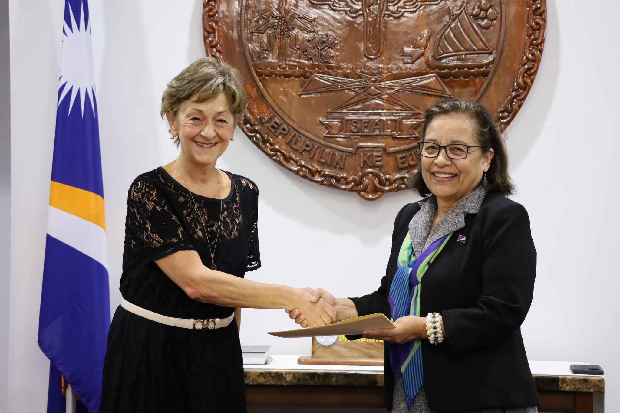 H.E. President Heine Accepts Credentials of New Ambassador from the Romania to RMI