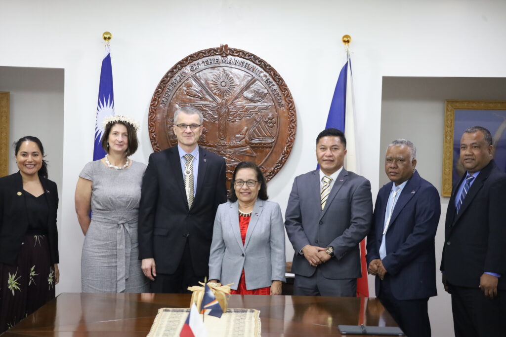 H.E. President Heine Accepts Credentials of New Ambassador from the Czech Republic to RMI